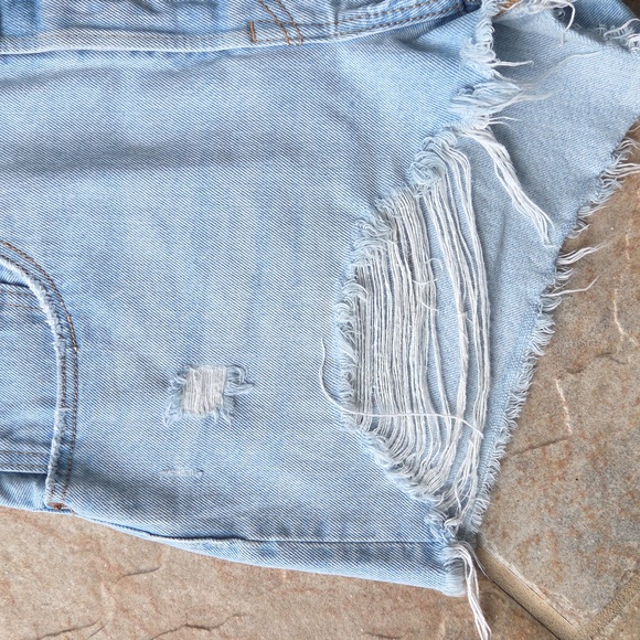 Levi's 501 Light Wash Distressed Denim Shorts W31 - Picture 4 of 13